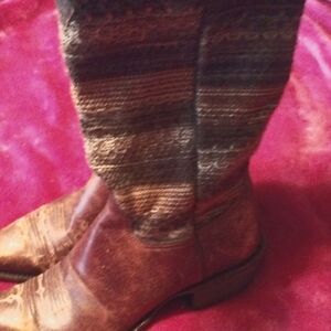 Boots size 9